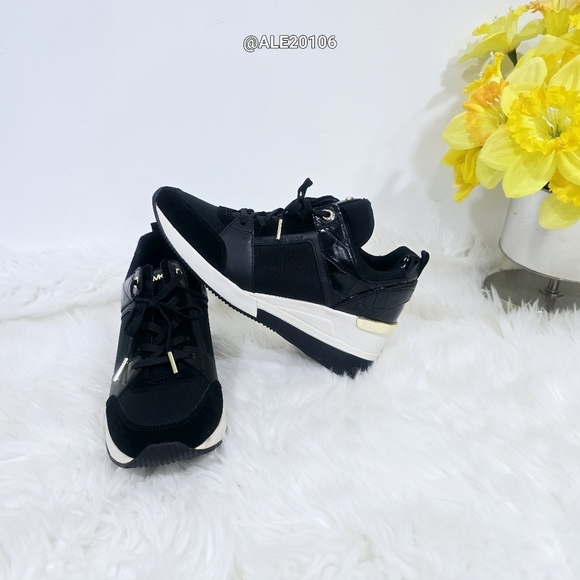 Michael Kors Georgie Nylon and Crocodile Embossed Leather Trainer Sz.9.5 M - Picture 1 of 10